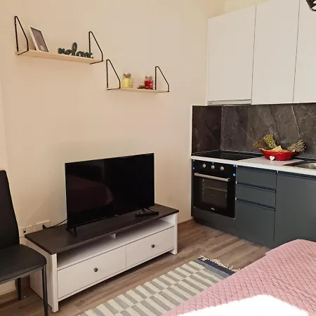 Lovely One Bedroom In Apartment