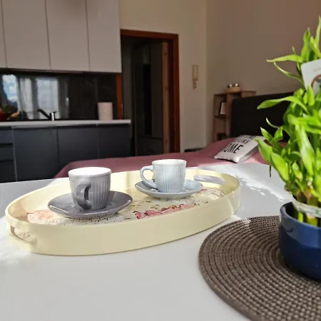 Lovely One Bedroom In Apartment *