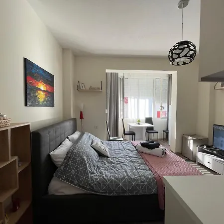 Lovely One Bedroom In Apartment