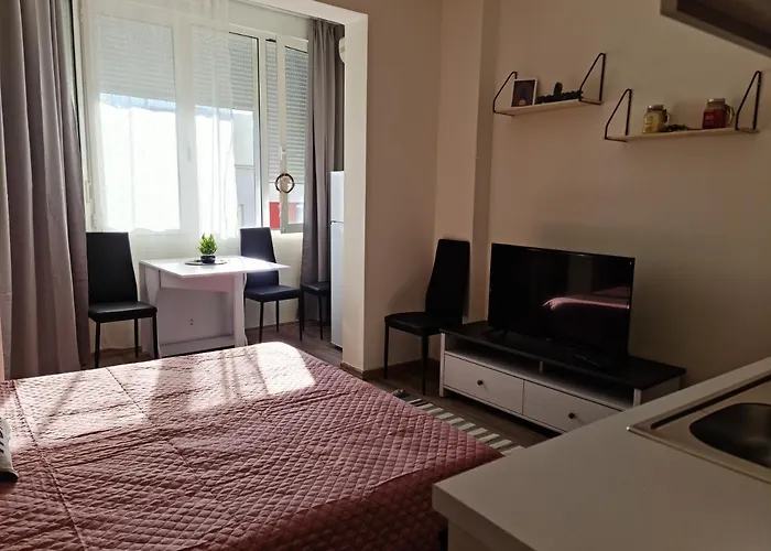 公寓 Lovely One Bedroom In 地拉那